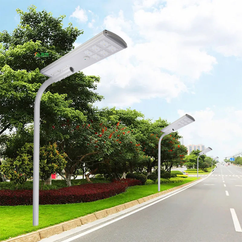 Via impermeabile 400w 600w 800w tutto dell'ABS della luce del sensore solare Ip65 in un 3.2V