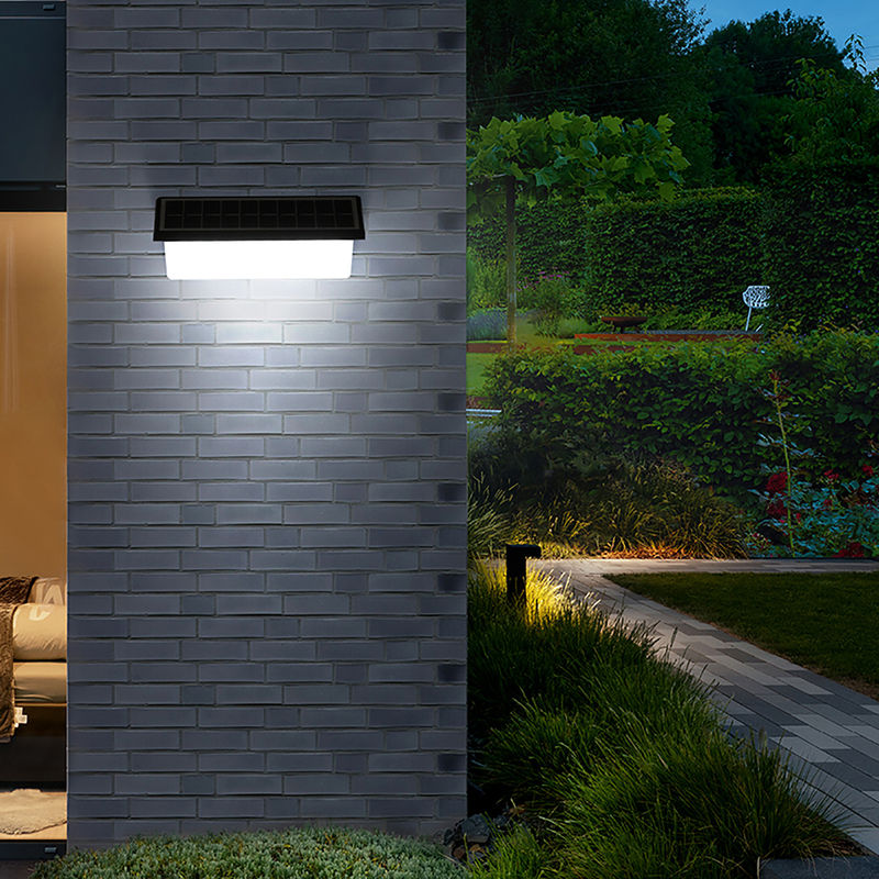Energia solare 8-10 ore Tempo di lavoro Lampada di recinzione murale da giardino all'aperto Luce con colore bianco/caldo bianco/RGB