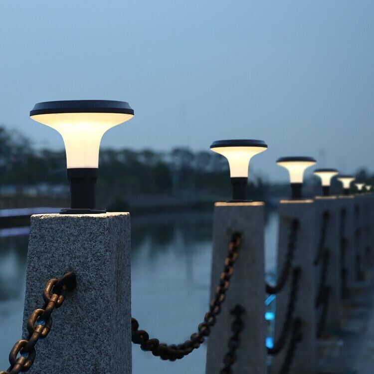 Luce solare alimentata solare della posta della luce LED del prato inglese della luce della decorazione della luce della colonna del LED