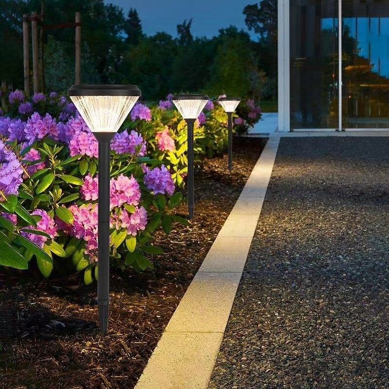 Le luci solari della piattaforma recintano Post Lights Outdoor che accende il giardino decorativo