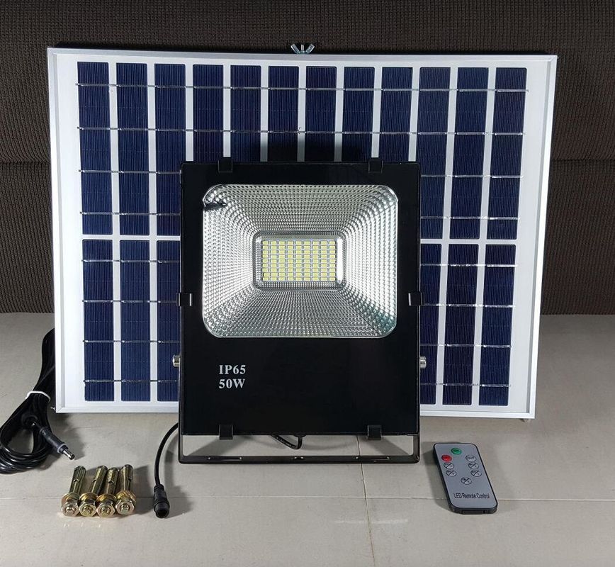 Proiettore di energia solare LED di Synsvo fuori dalla griglia con la luce solare del tabellone per le affissioni del sensore 500W