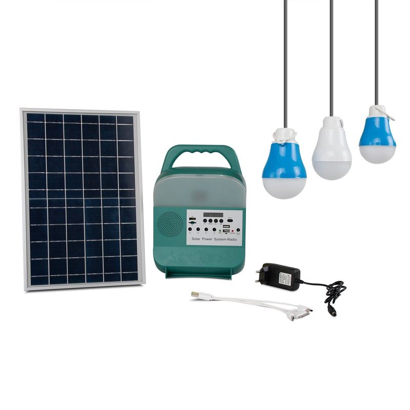 Sistema della generazione di energia solare piccolo che accende la montagna di campeggio di sport all'aperto che fa un'escursione quello telecomandato