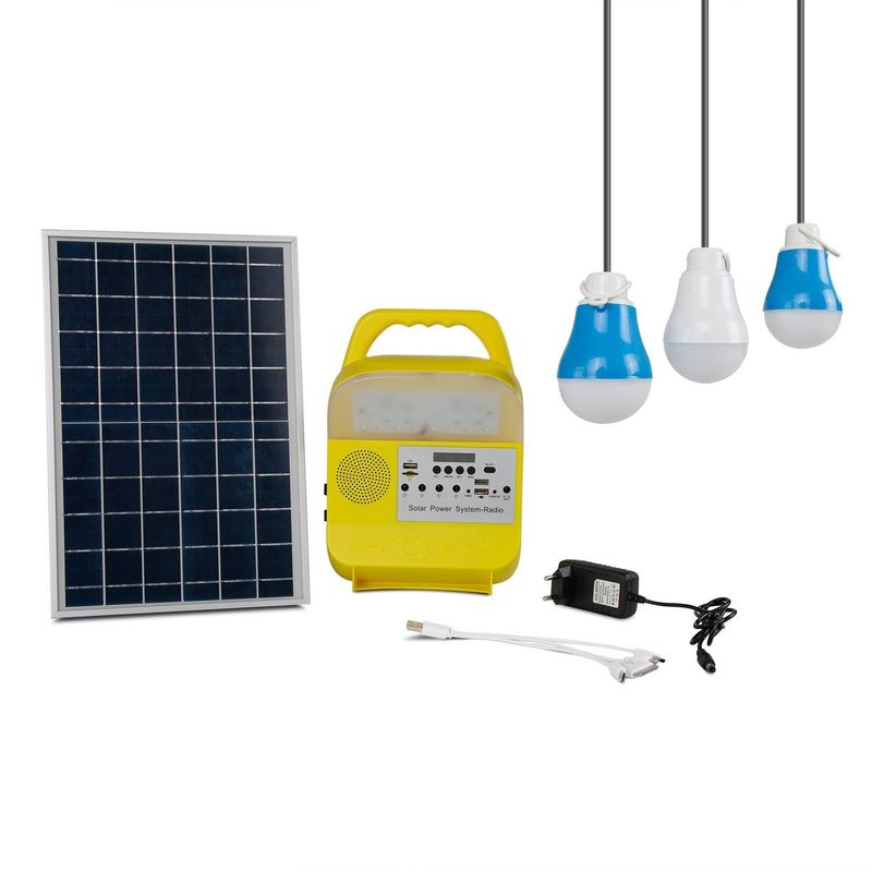 Sistema della generazione di energia solare piccolo che accende la montagna di campeggio di sport all'aperto che fa un'escursione quello telecomandato