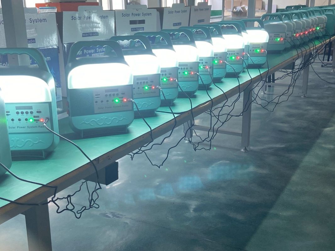 corredi portatili del sistema di illuminazione di energia solare delle lampadine del sistema 4 LED del pannello solare 12W