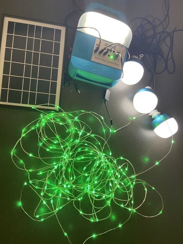 corredi portatili del sistema di illuminazione di energia solare delle lampadine del sistema 4 LED del pannello solare 12W