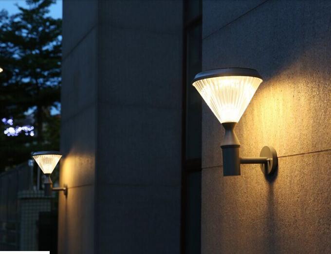 Le poste di alta qualità il LED Palo fanno il giardinaggio luce solare del prato inglese della colonna della lampada
