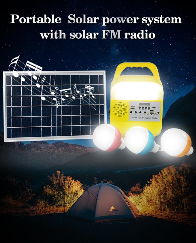 Energia solare che accende notte degli amici di pesca della stalla del mercato di notte di emergenza di blackout che pesca la lampada del telecomando di manutenzione dell'automobile