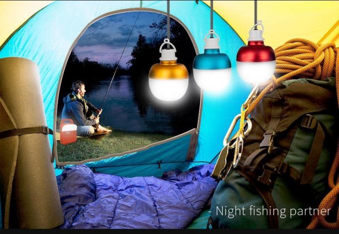 Energia solare che accende notte degli amici di pesca della stalla del mercato di notte di emergenza di blackout che pesca la lampada del telecomando di manutenzione dell'automobile